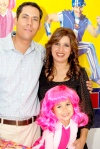 05102008
Rolando Orozco Carmona y Berenice Valenzuela de Orozco junto a su hija María Isabella, el día de su piñata