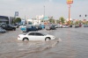 En el cruce de avenida Juárez y Diagonal Reforma en Torreón, el
agua provocó que los conductores disminuyeran su velocidad y esto
ante la falta de agentes de Tránsito y Vialidad causó un caos vial.