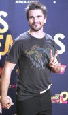 Juanes fue el rey absoluto en la séptima entrega de los Premios MTV Latinoamérica al ganar cuatro se de las siete categorías en las que estaba nominado, incluyendo artista del año.