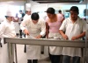 Taller de cocina española
Chef Salvador Morales, Chef Víctor Sierra, la Maestra y Carlos González Castañon, Cónsul de España.