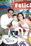 23102008
Paulina cumplió dos años y fue festejada por sus papás Salomón Atiyhe y Claudia Betancourt Solís