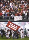 El bateo oportuno del dominicano Pedro Feliz que impulsó la carrera del triunfo y el pitcheo sólido del relevista
puertorriqueño, el zurdo J.C.Romero (2-0), que se quedó con la victoria y cerrador Brad Lidge, que estuvo perfecto en el noveno episodio, fueron los héroes de la nueva noche histórica para los Filis y Filadelfia.