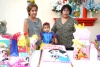 26102008
Amy Vannelly acompañada por sus abuelitas María del Refugio Bonilla Ibarra y Alicia Medina