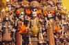 Las principales calles de México se han llenado de diferentes personificaciones de la muerte y varios altares con ofrendas para ella.