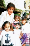 Dolores de Rebollo, Carmelita Herrera, Alicia de Rendón, Marisa de Ibarra, Magali Gámez, Yolanda Medellín, Angelina Martínez, Elsa Rentería, Estelita de Obeso, Zoila Piña, Ceci de Ortíz, Oly de Medina y Maru de Covarrubias.