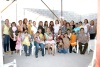 01112008
María Guadalupe Guevara junto a las asistentes a su fiesta de regalos para bebé