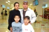 11112008
Benjamín Camacho llegó de la ciudad de Toluca a esta ciudad; lo recibió Humberto Campillo.