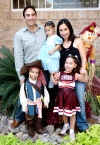 02112008
Bebé Mauricio Chibli Garza con sus abuelitas Bety del Valle de Garza y Zayne Bechelani Delgado