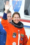 Sandra Mangus permanecerá en la Estación Espacial Internacional por cuatro meses con un posible regreso en febrero del 2009.