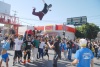 Otro espectáculo dieron quienes entrenan en la escuela de lucha libre 'El Ranchero' donde uno de ellos 'La Parka' corrió al puente peatonal que
cruza la avenida Madero para
aventarse sobre sus compañeros,
extrañamente, teniendo como
música de fondo a la Banda
de Música N° 2 del Estado.