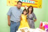 15112008
Carlos Alberto Martínez y Guadalupe Guardado festejaron a su hija Cynthia por su cumpleaños