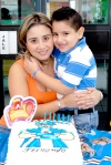 16112008
Brenda Cuevas junto a su hijo Fernando, el día que lo celebró por su sexto cumpleaños