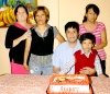 17112008
El cumpleañero con su hermana Jazmín y sus primos Nicole y María Fernanda y su amigo Adrián.