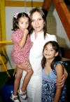 23112008

Andrea y Ferna Carmona Vargas cumplieron ocho y tres años, respectivamente, junto a su mamá Rocío Vargas de Carmona