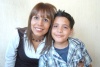 30112008
Camilo Andrés Barrios Medina junto a su mamá Lourdes Medina, el día de su cumpleaños.