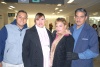 03122008
Georgina Saucedo Chacón se fue de vacaciones a la Ciudad de México y fue despedida por su esposo Aarón Arango y sus papás Bertha Alicia Chacón y Everardo Saucedo.