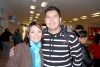 10122008
Brenda Yolanda Aguilar despidió a Félix Martínez, quien viajó a Los Ángeles, Cal