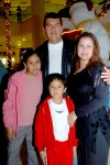 07122008
Danna Paola Paniagua Monarrez fue festejada en su cumpleaños por sus papás Enrique Paniagua y Paola Monárrez de Paniagua