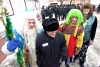 Prisioneros disfrazados hacen reír a sus compañeros de una prisión de alta seguridad en San Petersburgo, Rusia, durante la celebración de la Navidad.