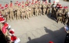 Soldados británicos cantaron el miércoles unos villancicos para celebrar la Navidad, en Basora, al Sur de Irak.