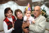 22122008
Rosa María Blázquez, Maribel Graham e Ignacio Flores, abuelitos de María Roberta la felicitaron por su primer cumpleaños.