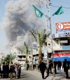 Testigos dijeron que los aviones israelíes lanzaron tres bombas sobre el complejo de Seraya, en el centro de Gaza.