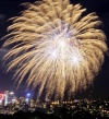 Los australianos festejaron el 2009 con el famoso espectáculo pirotécnico de Sídney, la llegada del Año Nuevo y el final de un 2008 marcado por una crisis financiera que se extendió por todo el mundo.