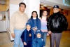 21122008
Marcos Cabello, Mayra de Cabelllo y Mauricio Cabello viajaron a Chiapas y los despidió su familia.