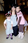 21122008
Mónica de Sada con sus hijas Valeria y Ana Isabel Sada.