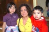 22122008
Rosa María Blázquez, Maribel Graham e Ignacio Flores, abuelitos de María Roberta la felicitaron por su primer cumpleaños.