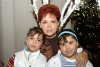 23122008
Elvira de Arredondo con sus nietas Ana Arredondo y Andrea Valeria Arredondo.