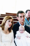 Recibe agua bautismal
Cristina y Luis Alberto González con su pequeño Bernardo, el día en que fue bautizado.
