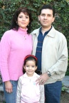 07012009
Alejandro Ramírez cumplió un año de edad y le ofreció un convivio su mamá Consuelo Torres, también lo acompaña su hermana Andrea
