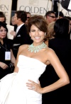 La actriz estadounidense Eva Longoria Parker desfila elegantemente por la alfombra roja.