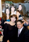 07012009
Antonio Gutiérrez Escajeda fue festejado en su cumpleaños por su esposa Sandra Luz Hernández de Gutiérrez y sus hijos