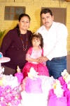 11012009
Nahomi Alejandra con sus papás Bertha Alicia Salazar de Jara y Manrique Jara Juárez.