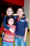 11012009
Silvia Benavides de Alvarado con sus hijos Tomás y Samantha.