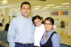 22012009
Enrique Ramírez despidió a Emilia Yáñez y Paulina Ramírez, quienes viajaron a la Ciudad de México para visitar a familiares