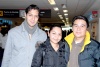 24012009
Santiago Muñoz y Estela de Muñoz se fueron con destino a Dubai y fueron despedidos por Carlos Muñoz.