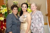 31012009
Marlene junto a su mamá, Sra. RosaMaría Cháirez de Pacheco y su futura suegra, Sra. Patricia A. Simet de Fabián, quienes se lucieron como anfitrionas de la fiesta prenupcial.