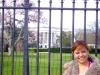 Mayra Lizeth Sandoval Sotelo frente a la casa blanca en Wash. DC. donde actualmente radica
