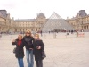 Maria Elena Rodriguez, Rosa Rodriguez y Brisa Villalobos visitando el museo de Louvre en Paris el pasado Marzo.