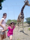 María Fernanda y Daniela Saenz Cortes en zoológico en Veracruz