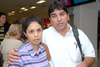 28092009 Marla Eugenia de Mendoza despidió en el aeropuerto a Joel Mendoza.