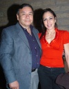 02022009 José López acompañado de Angélica Cabelaris en un restaurante de la ciudad.