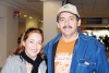 05022009 Buen viaje. Idalia Padilla se fue a Ciudad Juárez y fue despedida por Evaristo Martínez.