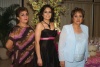 05022009 La novia junto a las organizadoras de la despedida, María Lourdes Domínguez y Raquel Valdez.