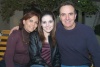 06022009 Lilia Rodríguez y Fernando Flores con su hija Jennifer.