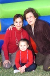 09022009 Valeria Pedroza junto a su abuelita Charmaine Martínez y su bisabuelita Chaminez Martínez.