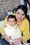 08022009 Sandra Liliana Ruiz Carreón junto a Jeremy Jair Alonso Ruiz, quien cumplió siete años de edad.
